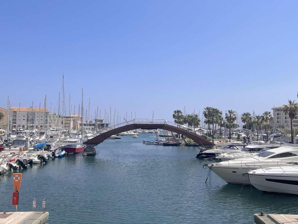 Frejus: Appt 2P, 5 Pers, Piscine, Plage A 150M, Parking, Animaux Ok - Fr-1-226A-357 Екстер'єр фото